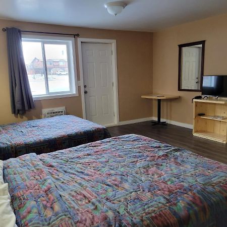 Lakewood Inn 100 Mile House Εξωτερικό φωτογραφία