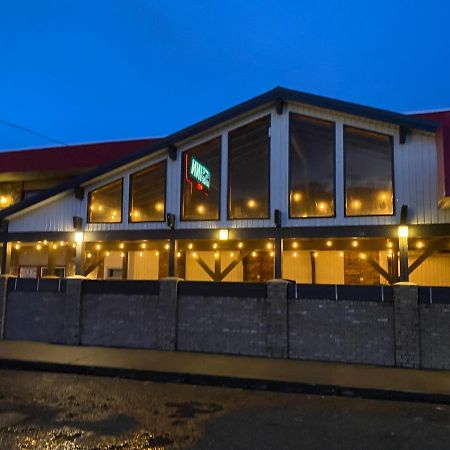 Lakewood Inn 100 Mile House Εξωτερικό φωτογραφία