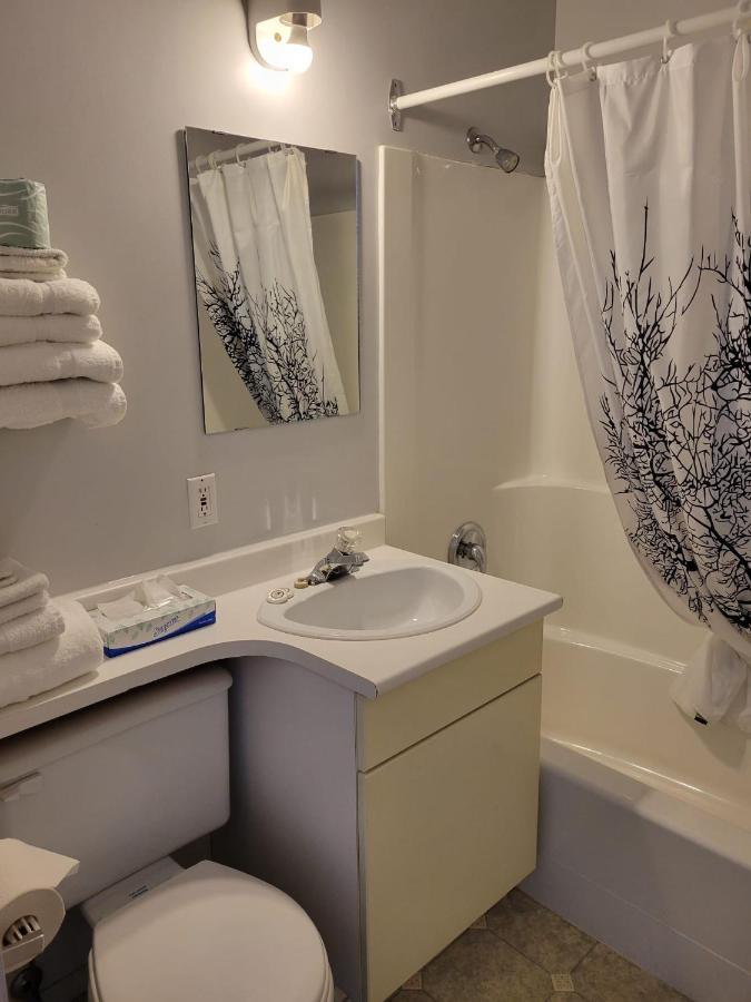 Lakewood Inn 100 Mile House Εξωτερικό φωτογραφία