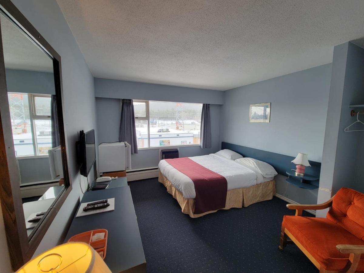 Lakewood Inn 100 Mile House Εξωτερικό φωτογραφία