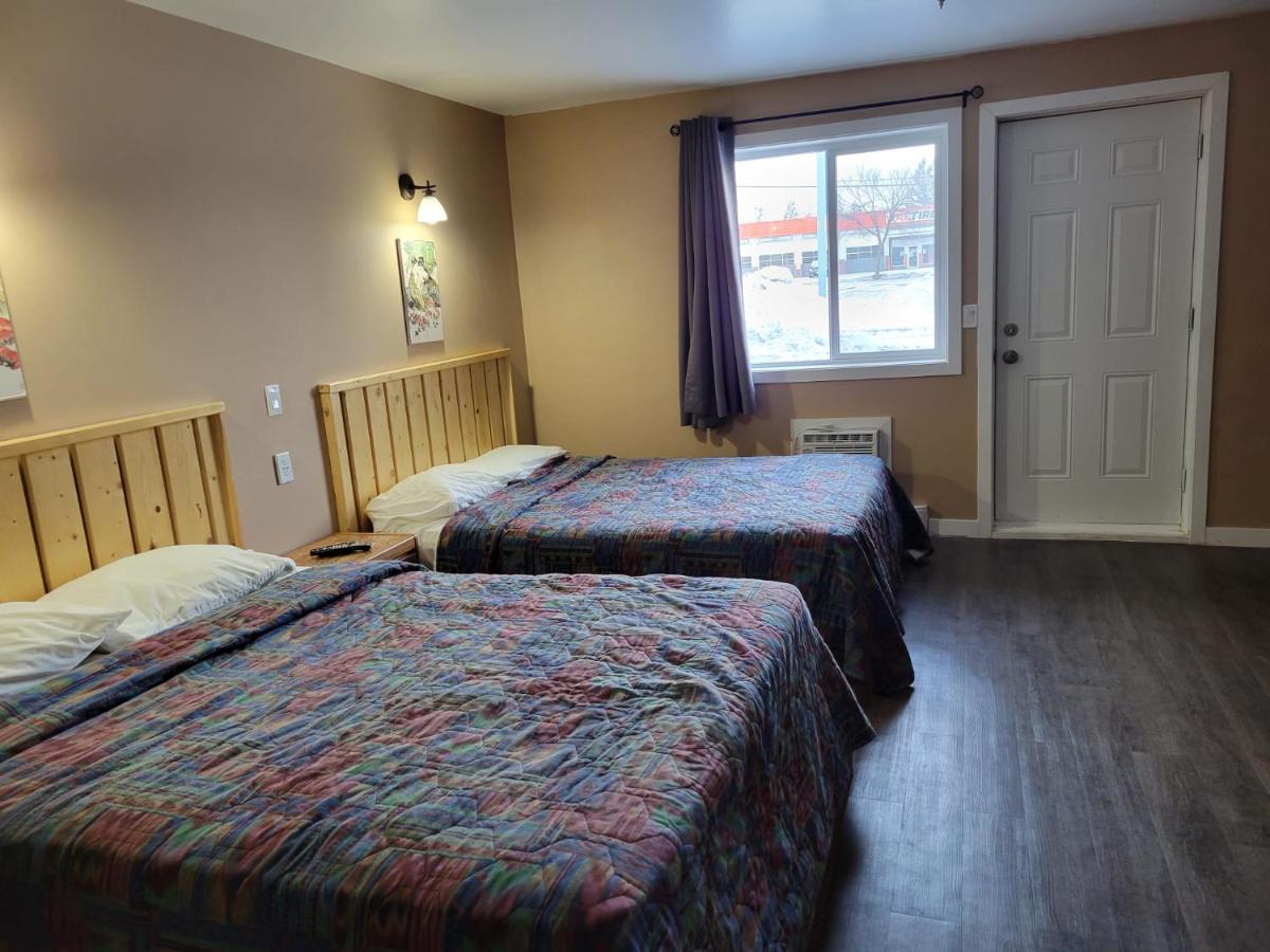 Lakewood Inn 100 Mile House Εξωτερικό φωτογραφία