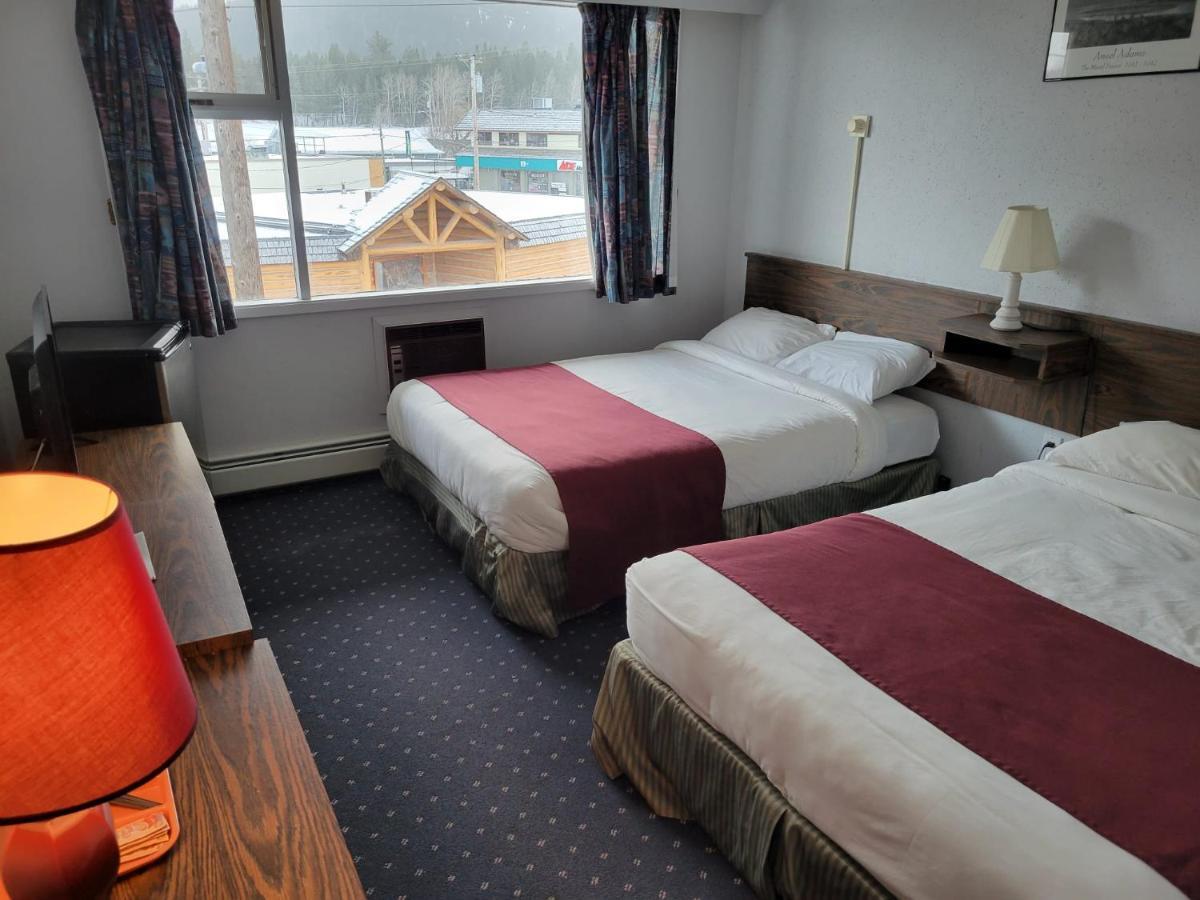 Lakewood Inn 100 Mile House Εξωτερικό φωτογραφία