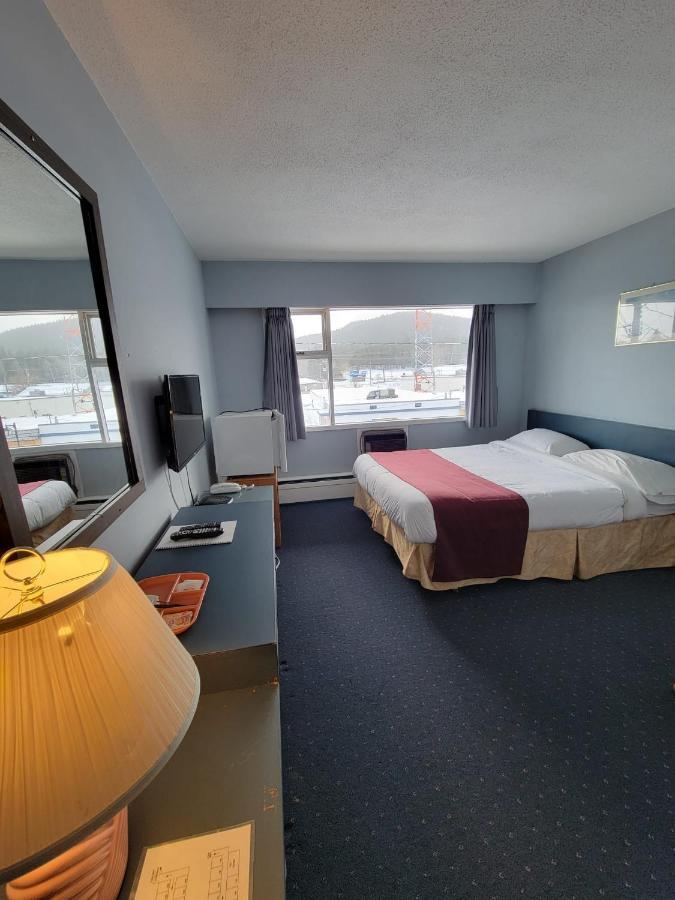 Lakewood Inn 100 Mile House Εξωτερικό φωτογραφία