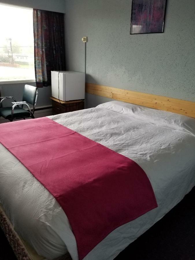 Lakewood Inn 100 Mile House Εξωτερικό φωτογραφία
